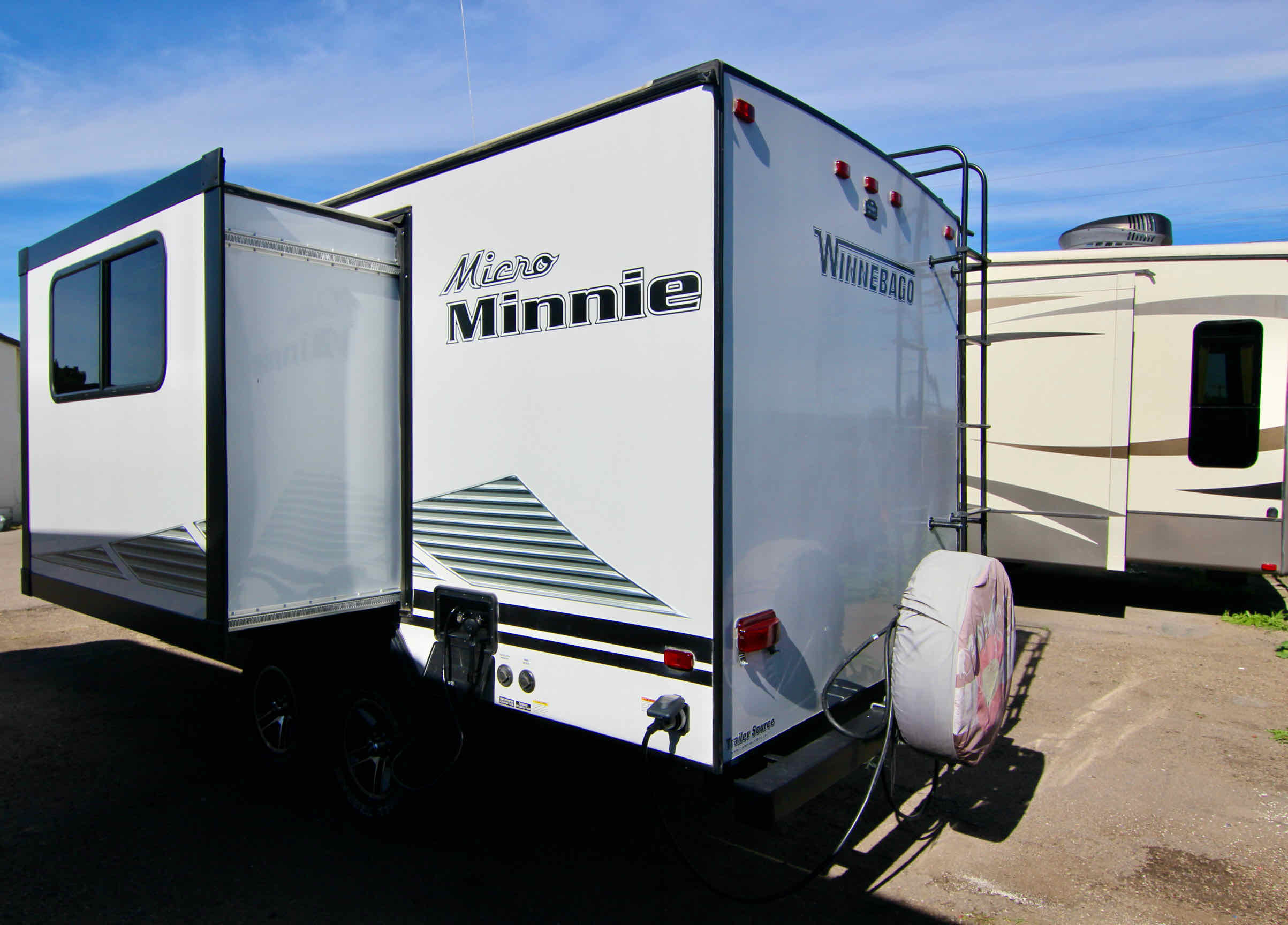 2020 Winnebago Micro Minnie 2108FBS, Travel Trailer, Slide-Out full