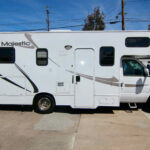 2014 Thor Majestic Elite 23A Short Class C, Brand New Tires full
