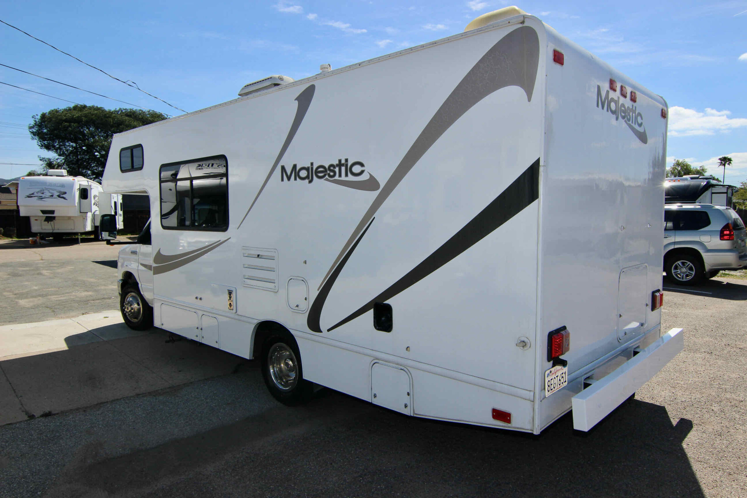2014 Thor Majestic Elite 23A Short Class C, Brand New Tires full