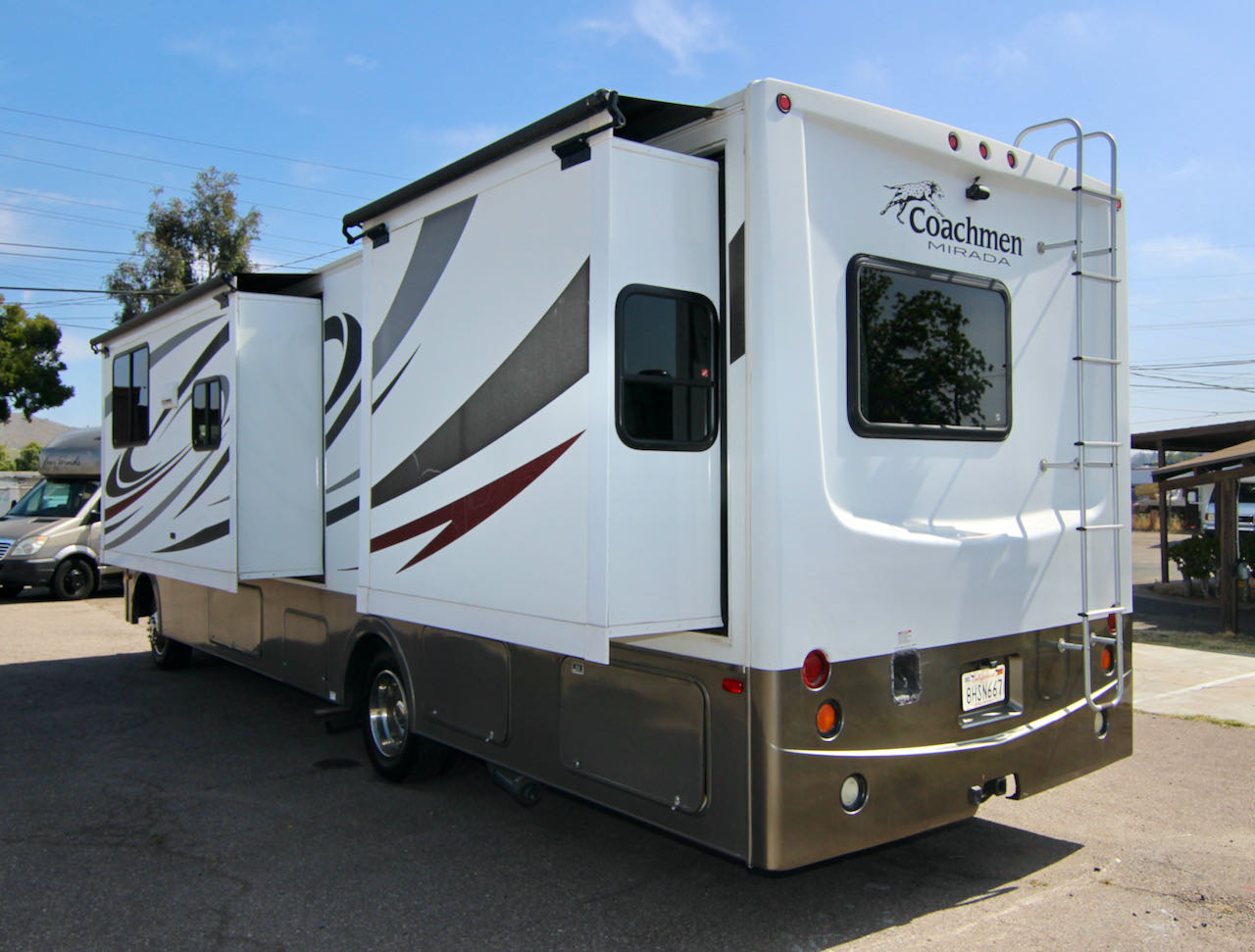 2013 Mirada 29DS, Class A Motorhome, Leveling Jacks, Two Slide-Outs full