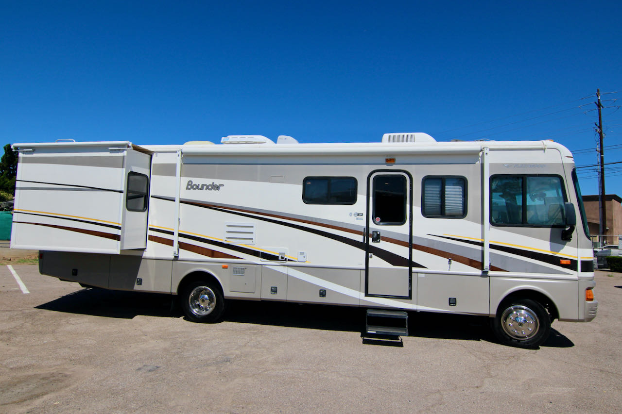 2005 Fleetwood Bounder 32W, New Tires, Two Slide-Outs full